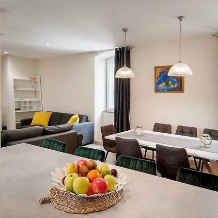 카사 차르미나티 * 스플리트